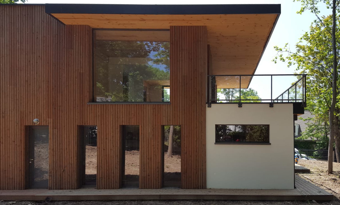 maison d'architecte ossature bois bardage bois et toit plat kazeko